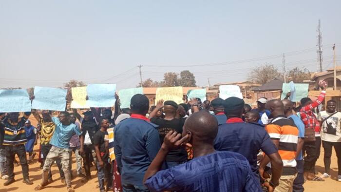 Tension in Osun as scores of protesters storm NSCDC command