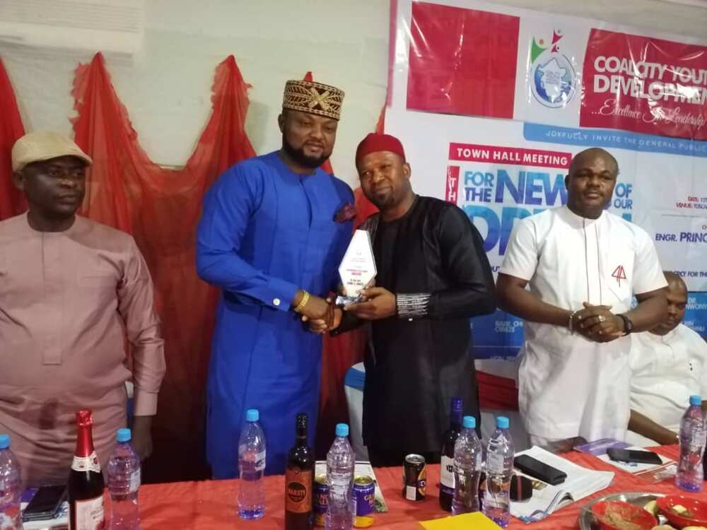 Enugu youths honour Governor Ugwuanyi with Leadership Excellence award