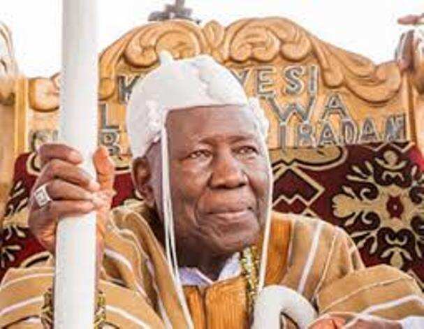 21 Obas Installed By Ajimobi Reportedly Drop Crown, Submit To Olubadan ...