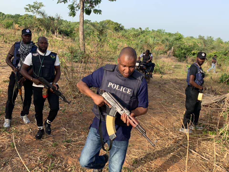 Abba Kyari, team storm bushes along Abuja-Kaduna expressway to hunt kidnappers, bandits (photo)