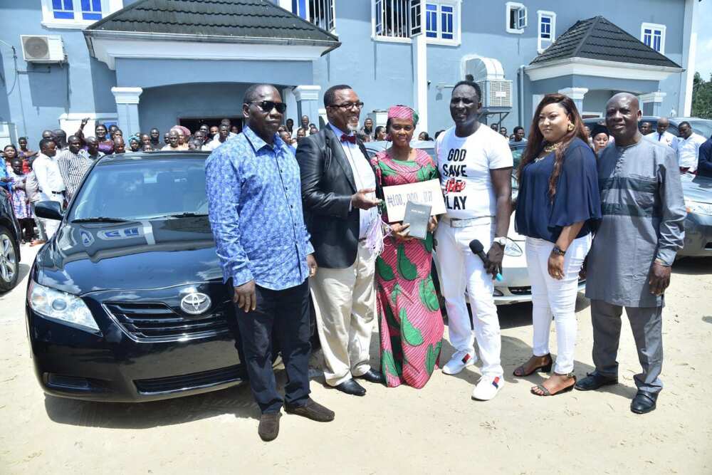 Jeremiah Omoto Fufeyin rolls out cars, scholarship and cash worth N45m to workers