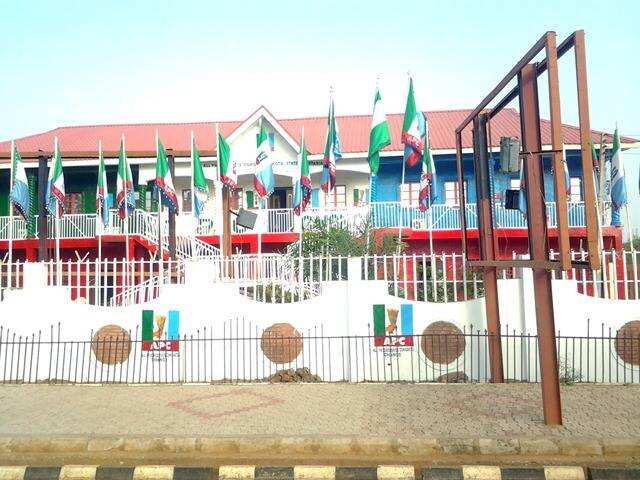 3 house of reps members, others dump APC, join PDP in Rivers