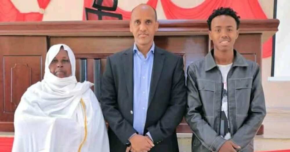 Dan adaidaita sahu ya mayar da N2.8m ga fasinja bayan ya tsinci kudin a cikin adaidaitarsa Dan adaidaita sahu ya mayar da N2.8m ga fasinja bayan ya tsinci kudin a cikin adaidaitarsa
