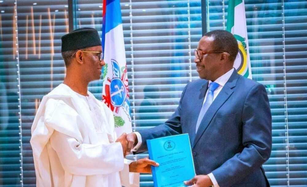Nuhu Rubadu ya karba daga Munguno. Nuhu Rubadu ya karba daga Munguno.