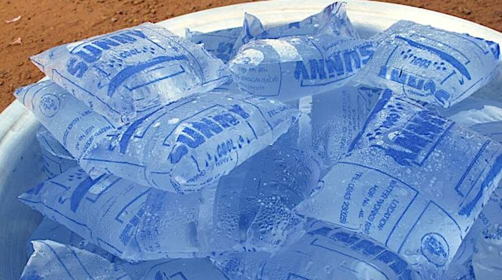 Yadda tsadar 'Pure water' ya sa mazauna Abuja suka koma shan ruwan famfo.