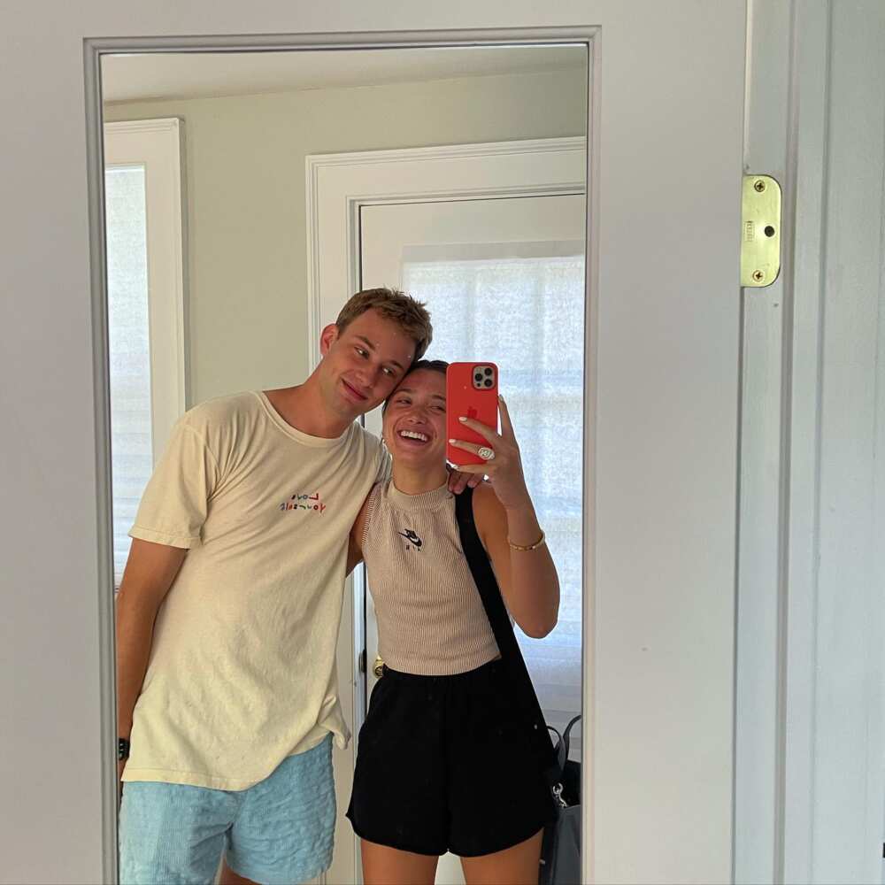 Who is Hannah Meloche Dating?