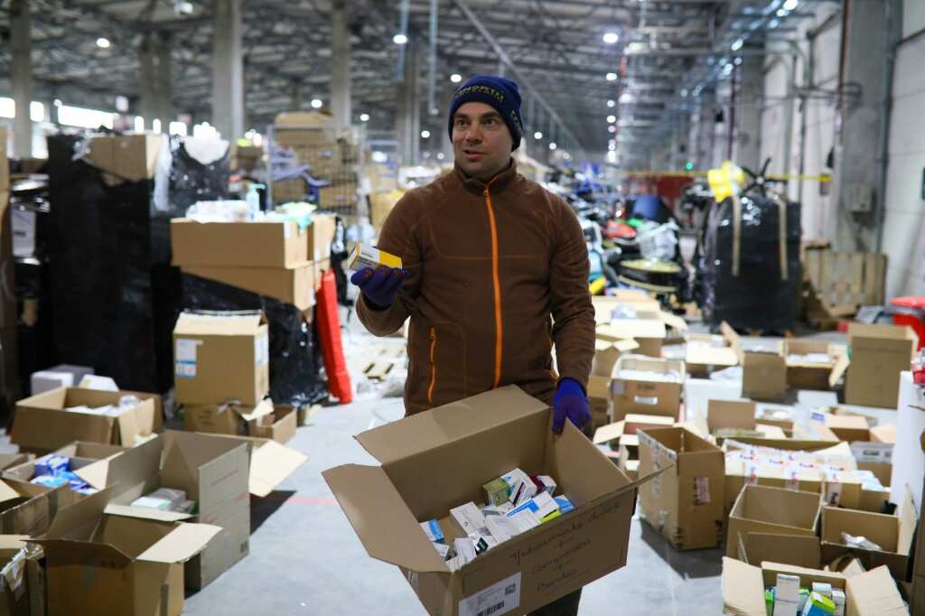 Postmen deliver the goods on Ukraine's home front