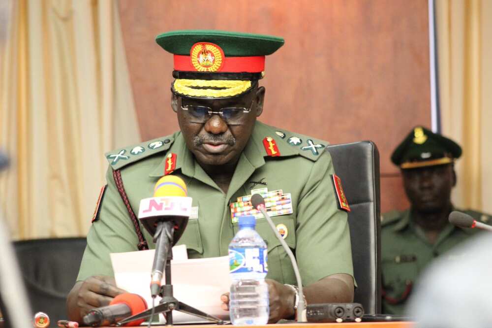 Buratai ya yi banbami a kan mutuwar babban soja da wasu kananan sojoji a Borno