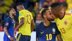 Stunning photo of Neymar trying to kiss top Premier League star in World Cup qualifiers emerges