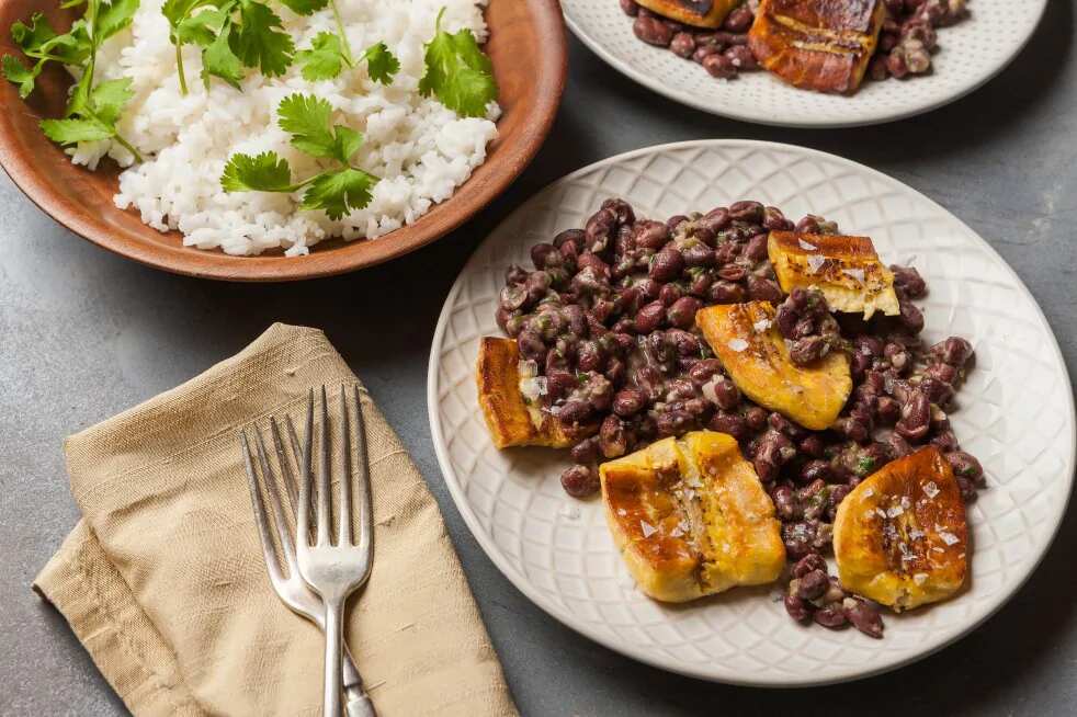 How to cook porridge beans with ripe plantain