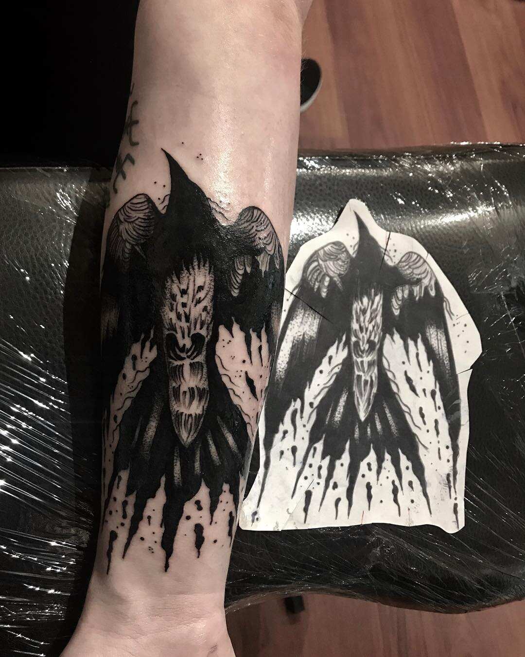 60+ Mysterious Raven Tattoos | Art and Design