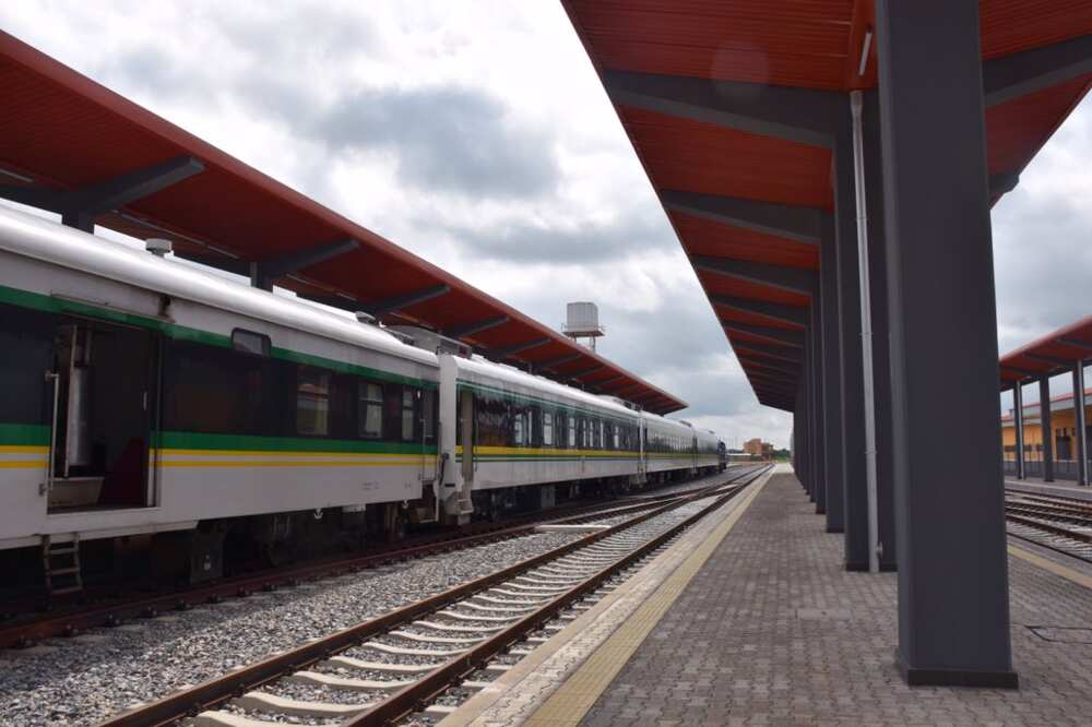 Abuja-Kaduna train breaks down again 2 months after Amaechi begs Nigerians Abuja-Kaduna train breaks down again 2 months after Amaechi begs Nigerians