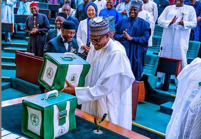 Buhari presents budget