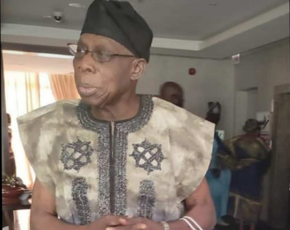 Hotunan Obasanjo ya cakare tare da gwangwajewa tamkar matashin saurayi