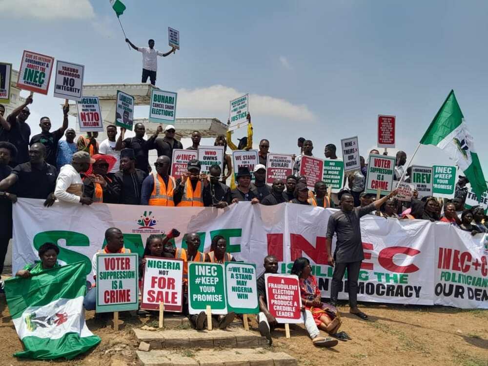 Protesters asks Buhari to put in place an interim government before he leaves office