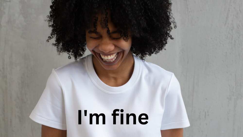 A lady displaying white lie shirt ideas A lady displaying white lie shirt ideas