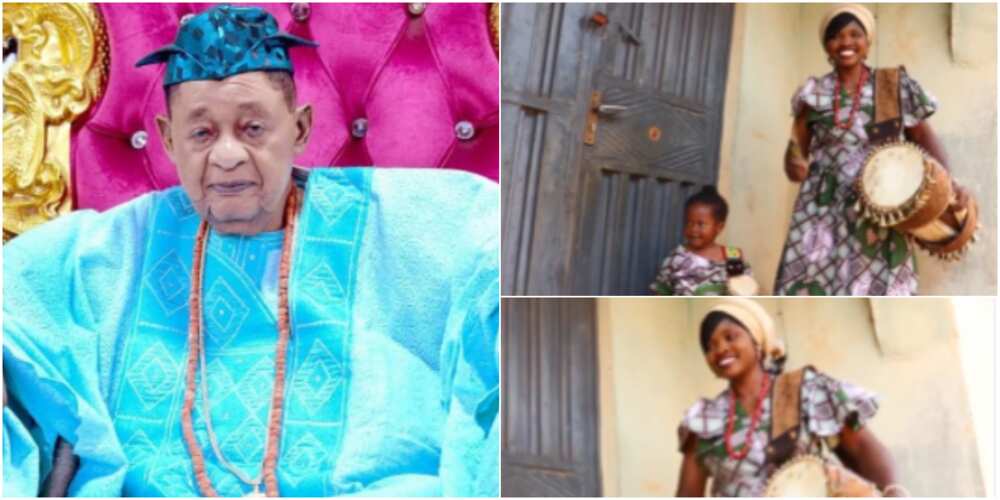 Ayanbanke and her daughter drummed for Oba Lamidi Adeyemi III