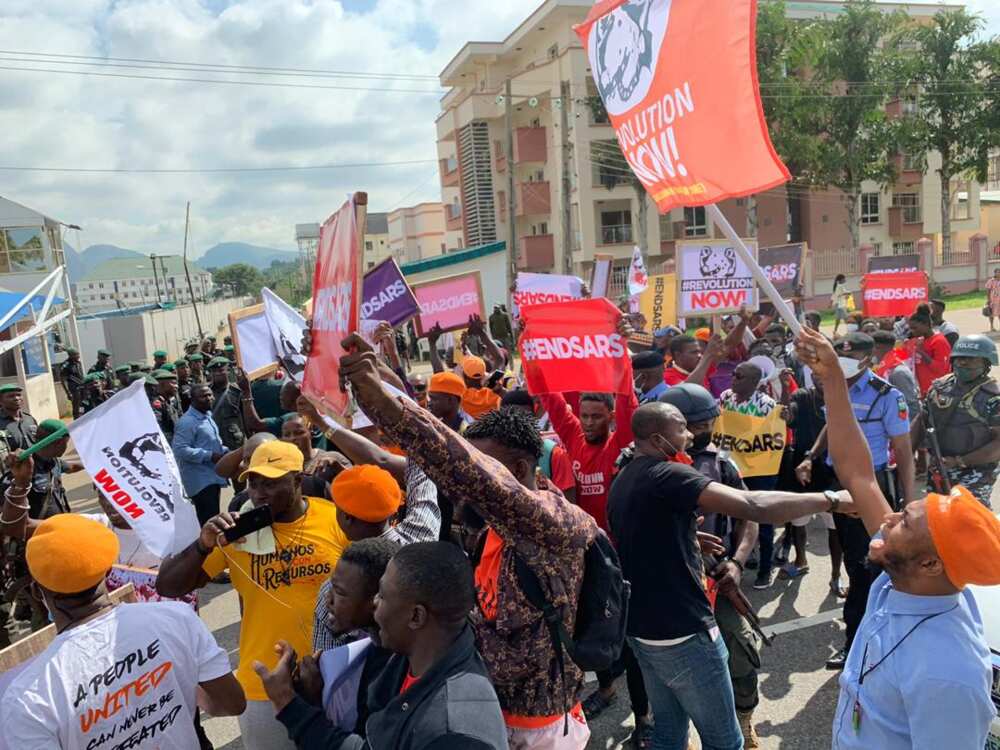 Yan sanda sun kashe masu zanga zangar EndSARS guda 10 - Amnesty Yan sanda sun kashe masu zanga zangar EndSARS guda 10 - Amnesty