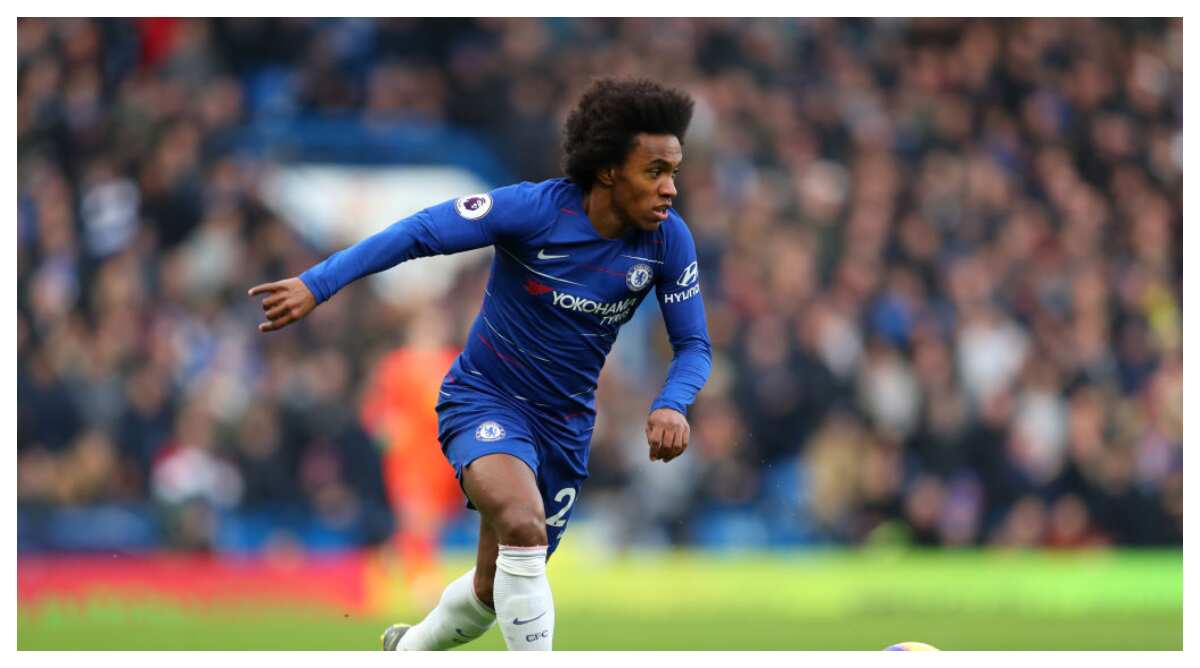 Vanessa Martins Wife Of Chelsea Star Willian Hints Husband Will Leave Blues