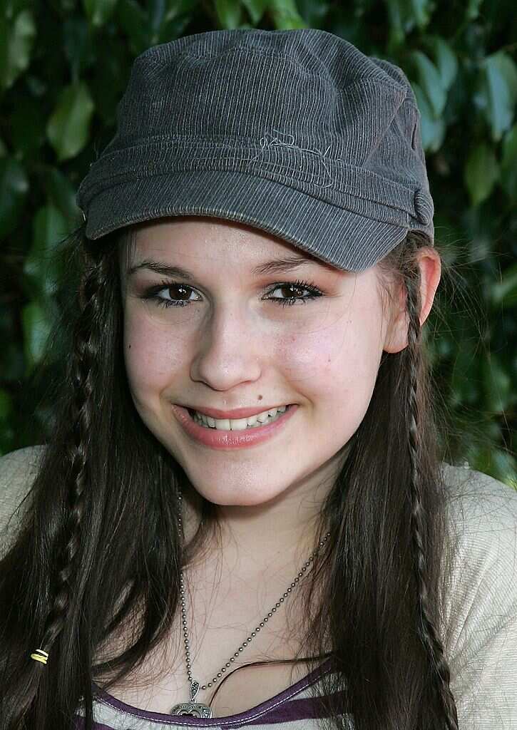 Erin Sanders then and now