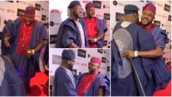 “Deyemi Okanlawon is respectful”: Video as actor prostrates to greet Odunlade Adekola at Elesin Oba premiere