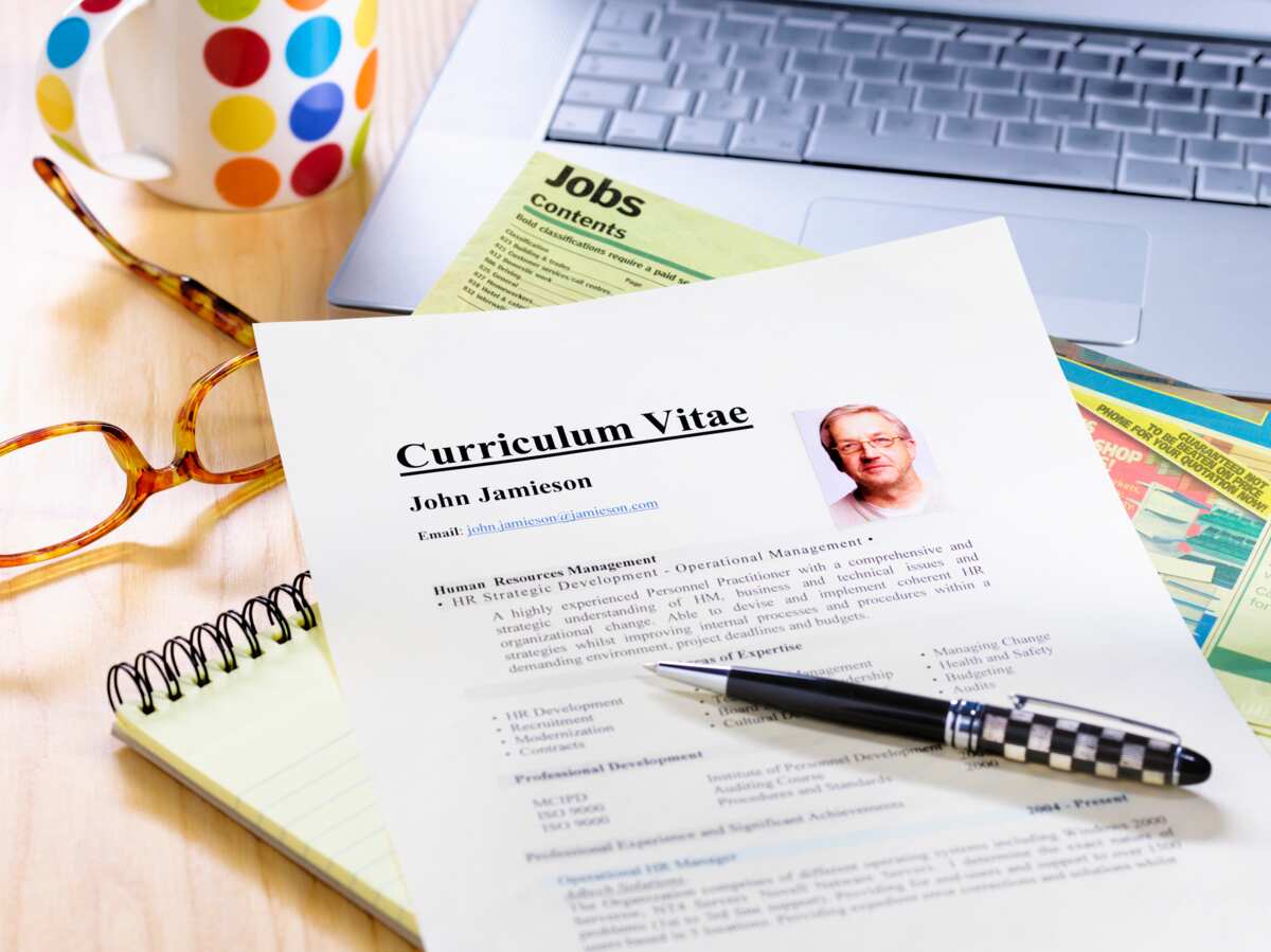 Faut-il mettre une photo sur votre cv ou pas? Conseils, exemples