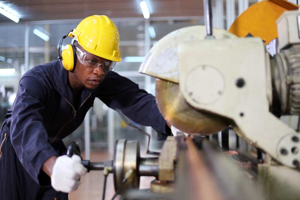 Microfinance Bank Beats Dangote as List of Largest Employers of Labour in Nigeria for 2021 is Revealed Microfinance Bank Beats Dangote as List of Largest Employers of Labour in Nigeria for 2021 is Revealed