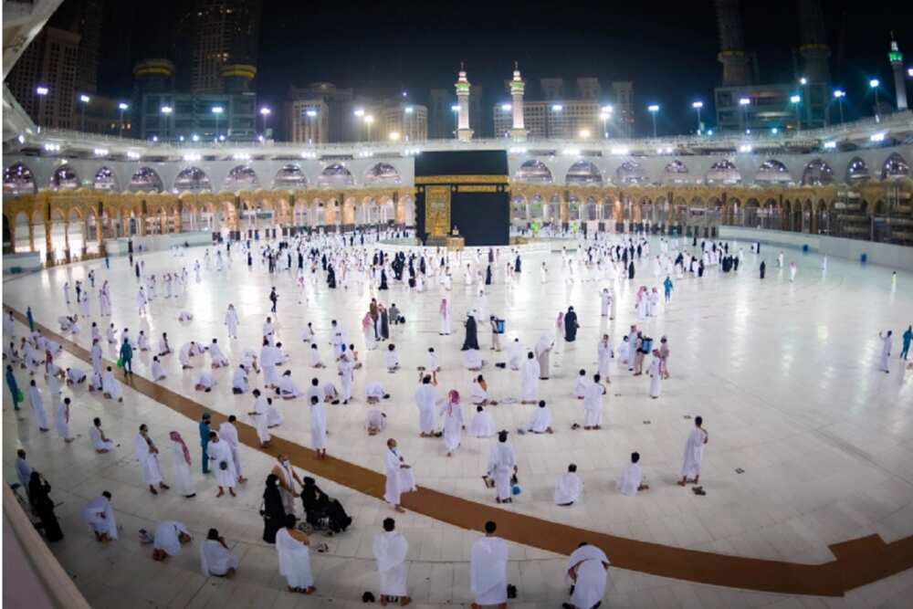 Masallacin Harami ya karbi masu aikin Hajji na farko daga wajen Saudiyya Masallacin Harami ya karbi masu aikin Hajji na farko daga wajen Saudiyya