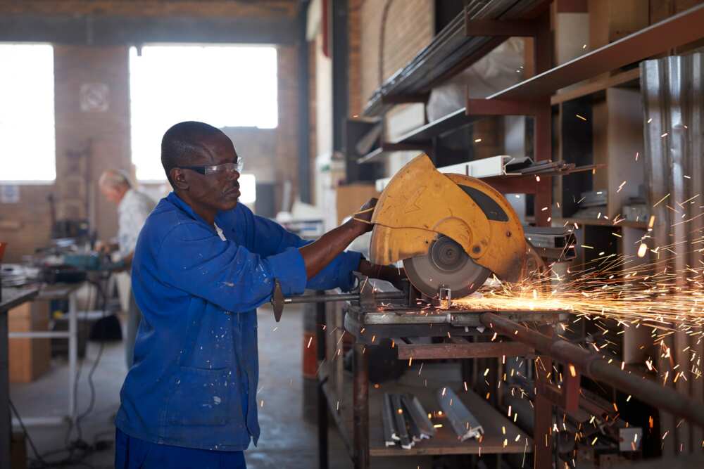 Nigerian workers Nigerian workers