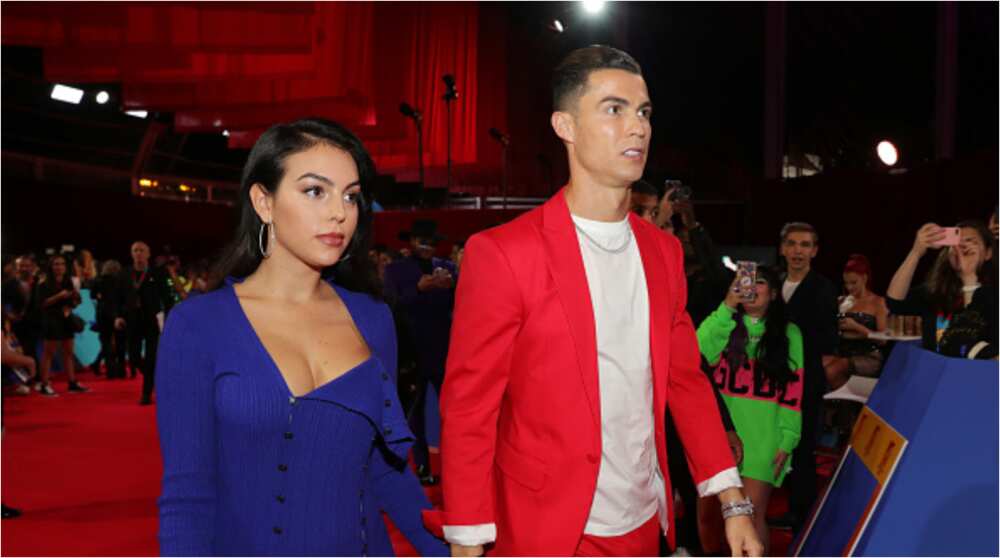 GEORGINA RODRIGUEZ AT THE LOUIS VUITTON FASHION SHOW IN PARIS