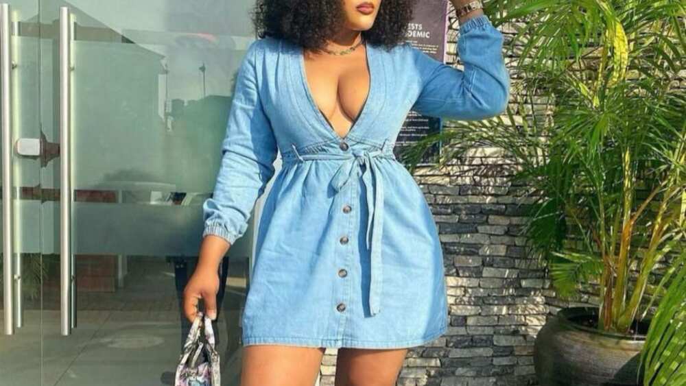 2021 Asoebi Trends: Corset Dress With Long Bell Sleeves – A Million Styles