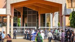 Breaking: Security operatives bar unvaccinated civil servants, general public from Federal Secretariat, Abuja