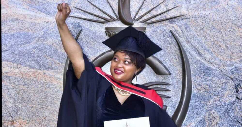 Varsity World, Woman, Bachelor of Law with Honours, Degree, Graduates, Mzansi, Facebook, Academic, Achievement