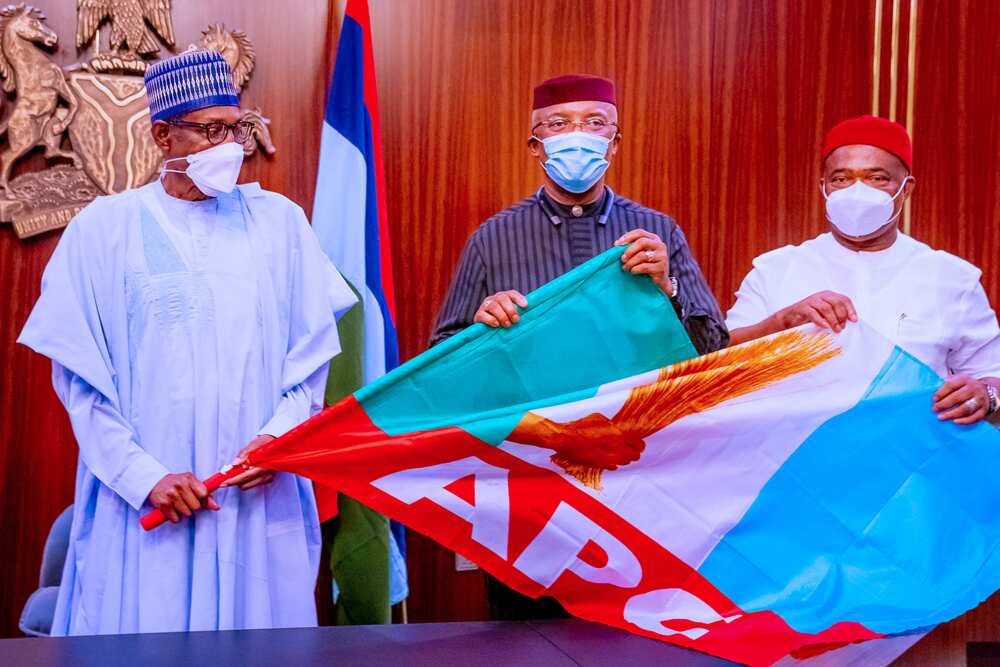 Da dumi-dumi: Mataimakin gwamnan jihar Anambra ya sauya sheka zuwa APC, ya gana da Buhari