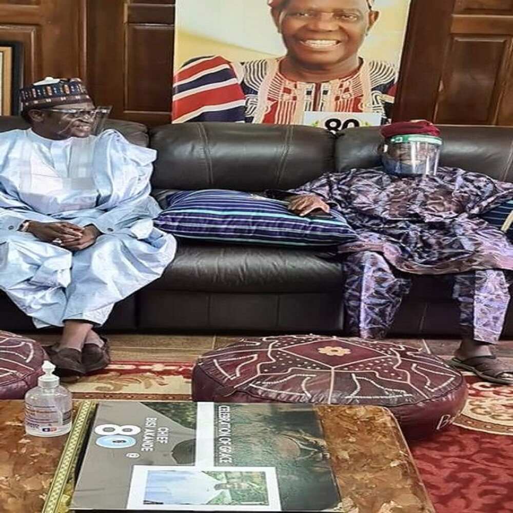 Kwamitin riƙo na APC ta kai wa Akande ziyara a gidansa Kwamitin riƙo na APC ta kai wa Akande ziyara a gidansa