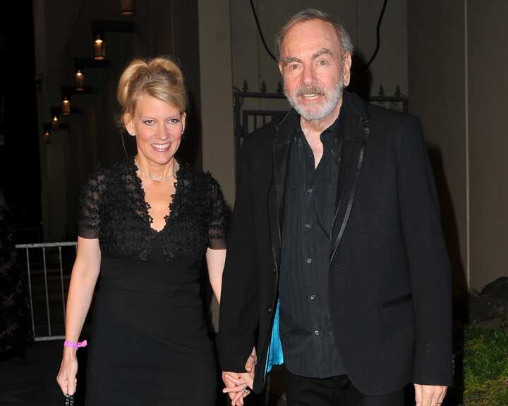 Neil Diamond’s spouses and children who are the people in his life