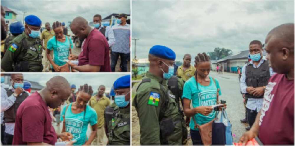 The young lady got N500k reward for her calmness