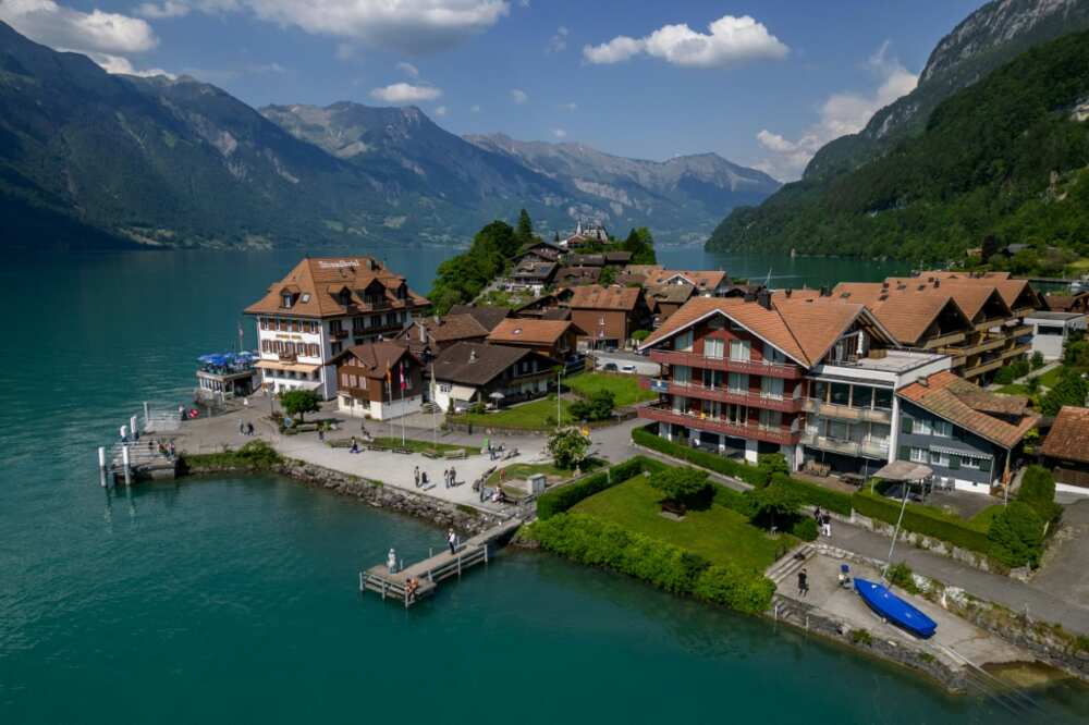 Das Schweizer Dorf Iseltwald verzeichnet dank einer Serie einen Anstieg der Zahl asiatischer Touristen 