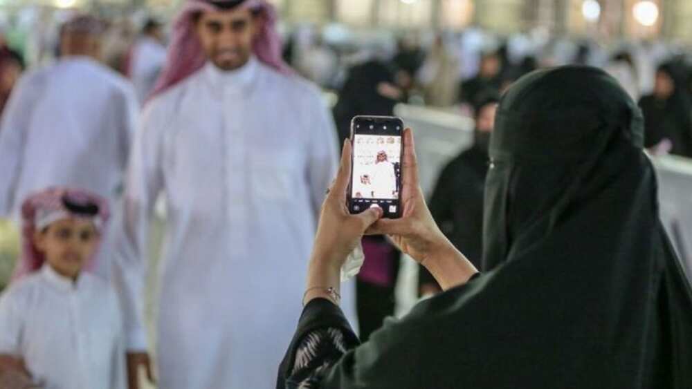 Saudiyya: Wani bawan Allah zai kai matarsa kotu don ta yi masa leken asiri a WhatsApp