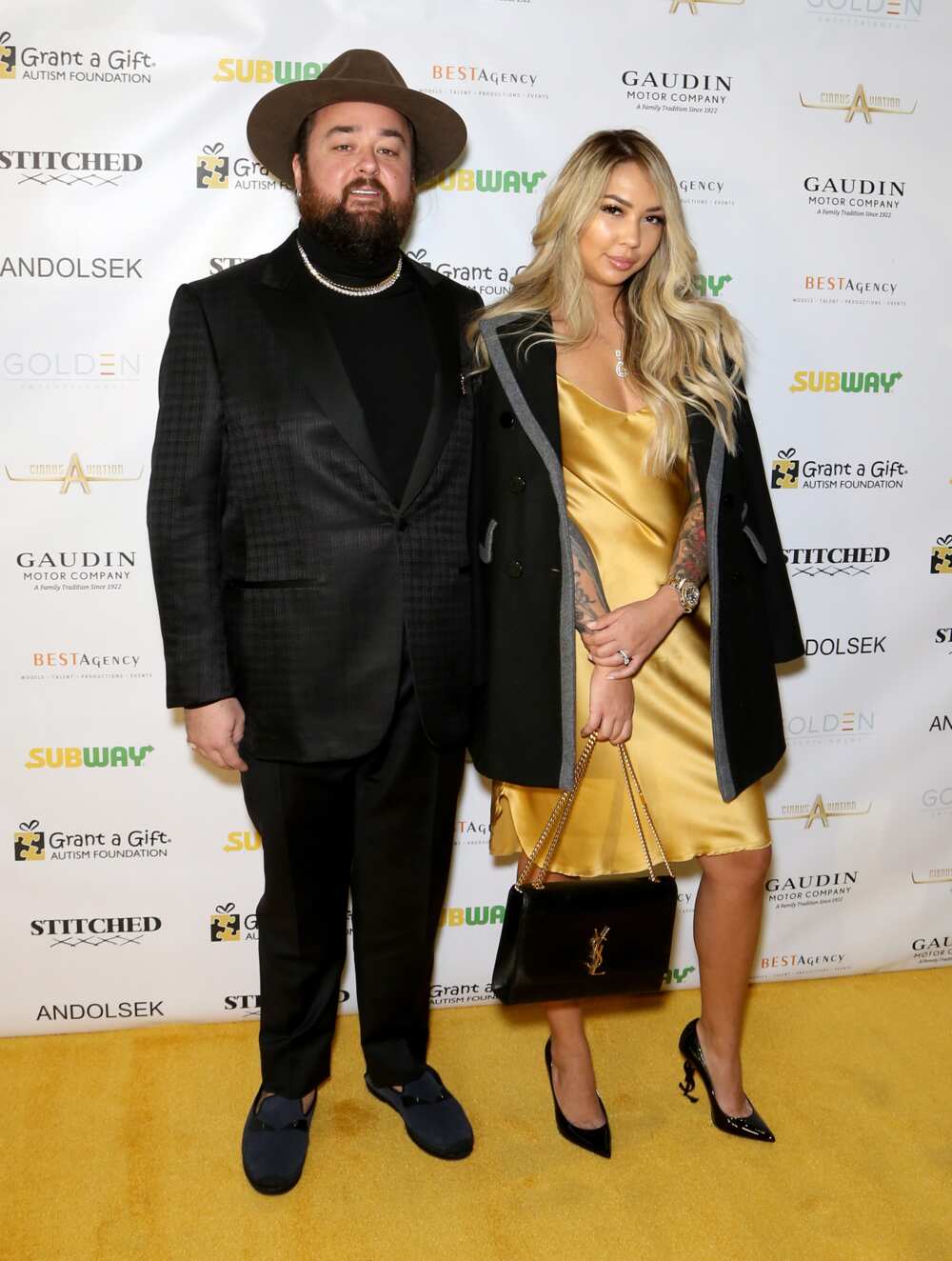 Austin "Chumlee" Russel et Olivia Rademann assistent au neuvième gala annuel "A Golden Night" de la Grant a Gift Autism Foundation "A Golden Night" à la T-Mobile Arena le 25 octobre 2018 à Las Vegas, Nevada. (Photo de Gabe Ginsberg/Getty Images)