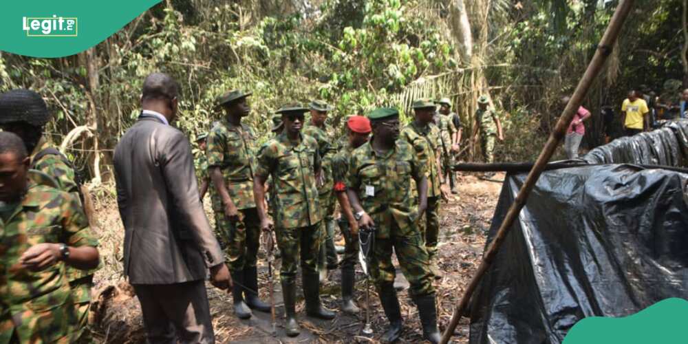 Military at the site of unlawful oil reserve