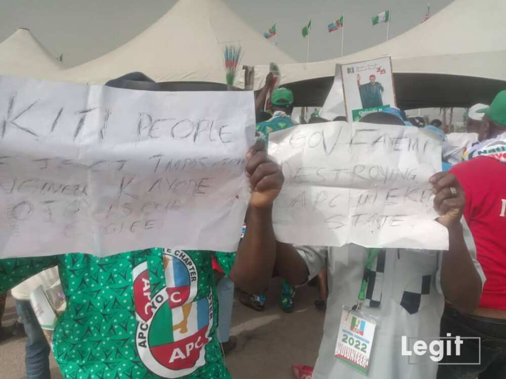 LIVE UPDATES: 6 Chairmanship Aspirants Step Down, Write Crucial Letter To Buhari Ahead Of APC Convention LIVE UPDATES: 6 Chairmanship Aspirants Step Down, Write Crucial Letter To Buhari Ahead Of APC Convention
