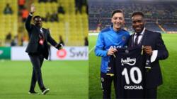 Mesut Ozil presents awesome gift to Super Eagles legend Okocha during tough Europa League battle