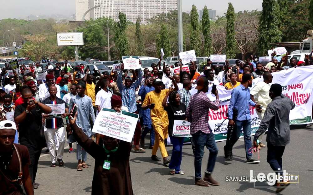 Breaking: Buhari’s Minister Walks Out As Meeting With Nigerian Students Ends in Deadlock