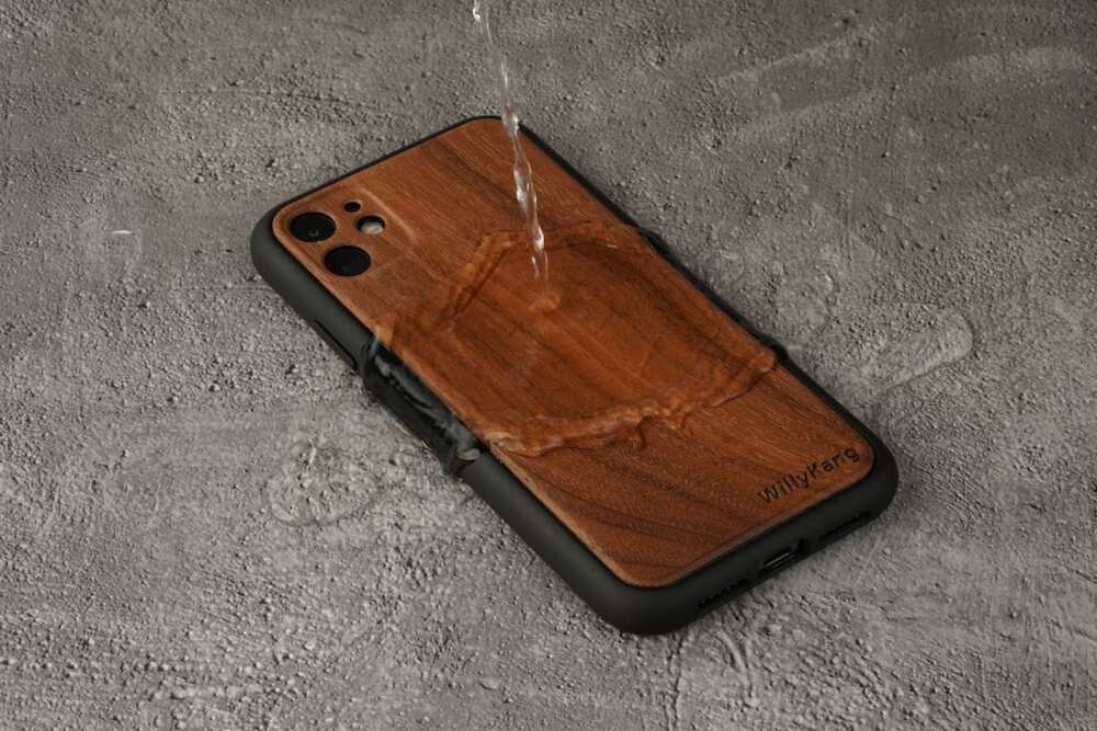 How to get water out of iPhone charging port quickly How to get water out of iPhone charging port quickly