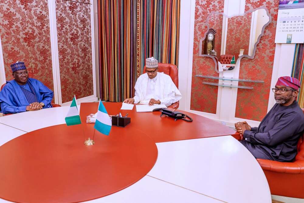 Ta nan kudade su ke zirarewa: Majalisa ta shawaci Buhari ya soke wasu hukumomi Ta nan kudade su ke zirarewa: Majalisa ta shawaci Buhari ya soke wasu hukumomi
