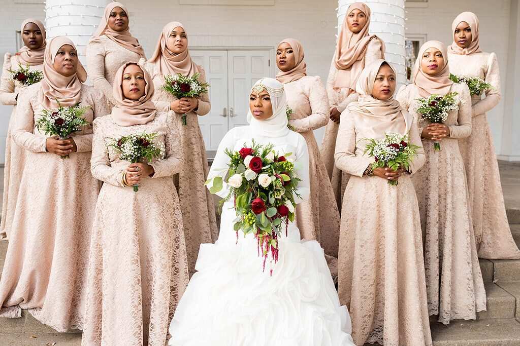 Мусульманский замуж. Мусульманские Свадебные платья. Свадебные платья для мусульманок. Традиционная мусульманская свадьба. Традиционная арабская свадьба.