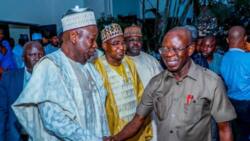 Da Dumi-Dumi: Ganduje Ya Yi Ganawar Sirri Da Adams Oshiomhole a Abuja