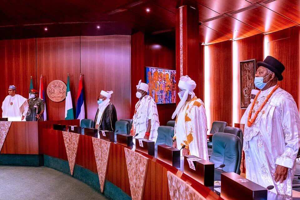 Da duminsa: Shugaba Buhari ya shiga ganawa da sarakunan gargajiyan Najeriya gaba daya Da duminsa: Shugaba Buhari ya shiga ganawa da sarakunan gargajiyan Najeriya gaba daya