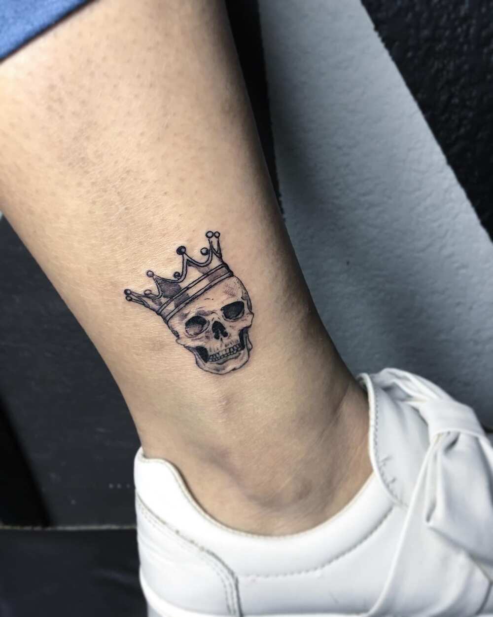 30 cool small tattoos for men - Legit.ng